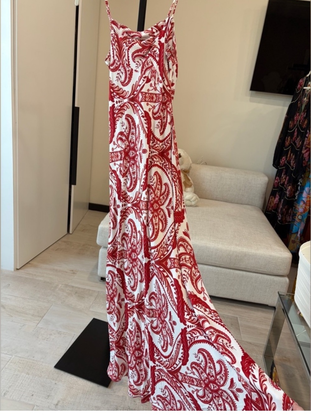 Farm Rio: Off-White Tropical
Cameo Slip Lenzing™ Ecovero™ Maxi Dress DT - Picture 6 of 10